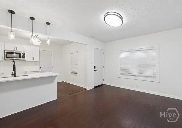 Listing Photo 5 - Condo for sale in building located at 1306 E 54th St, Savannah, GA 31404