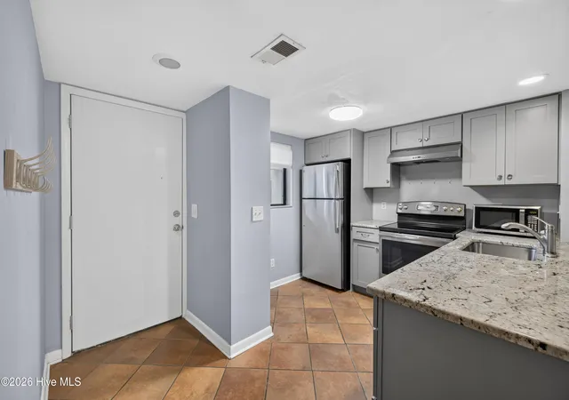 Listing Photo 5 - Condo for sale in building located at 4577 Holly Tree Rd, Wilmington, NC 28412
