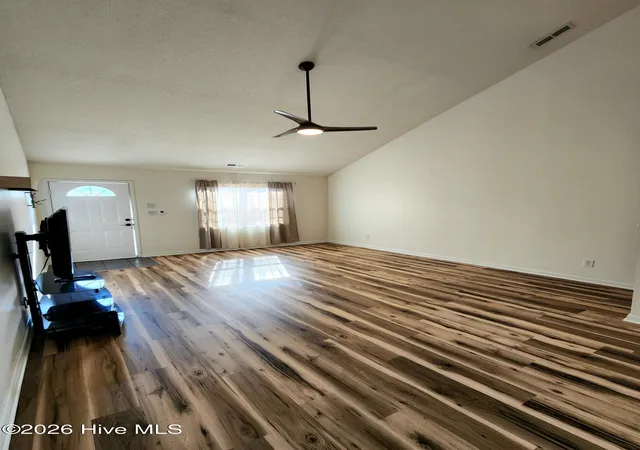 Photo 3 of Townhouse for sale at 182 Kelly Cir, Hubert, NC 28539 | MLS# 100592799 | Listing updated on 2026-08-18