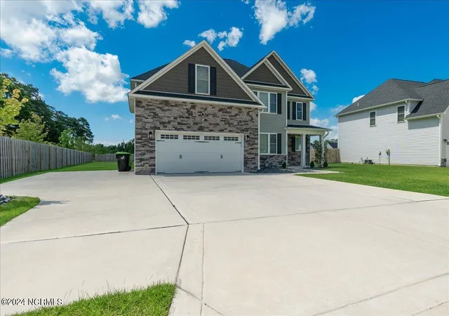 Photo 3 of Single family home for sale at 120 Tundra Trl, Swansboro, NC 28584 | MLS# 100453944 | Listing updated on 2026-07-28