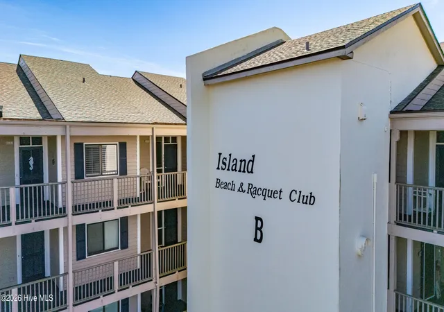 5th image of 2511 W Ft Macon Rd, Atlantic Beach, NC 28512