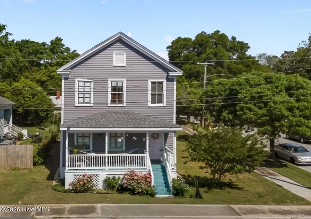 Photo 1 of Single family home for sale at 402 Dunn St, New Bern, NC 28560 | MLS# 100570569 | Listing updated on 2026-08-18