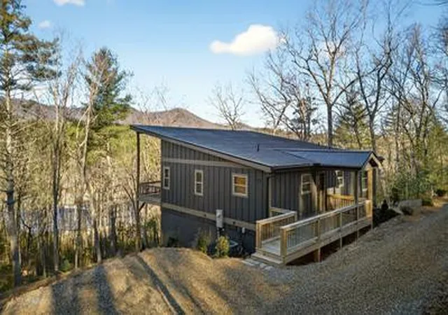 Photo 2 of Single family home for sale at 324 Golden Eagle Dr, Murphy, NC 28906 | MLS# 98500151 | Listing updated on 2026-08-20
