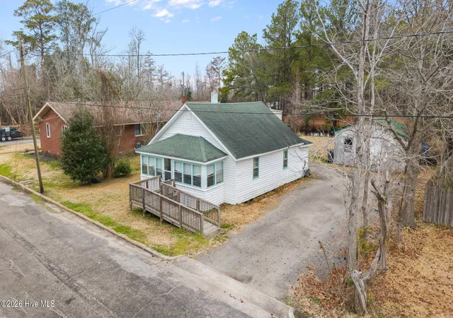 Single family home for sale at 406 Howard St, Columbia, NC 27925 | MLS# 100559428