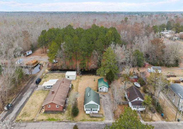 Photo 3 of Single family home for sale at 406 Howard St, Columbia, NC 27925 | MLS# 100559428 | Listing updated on 2026-08-18