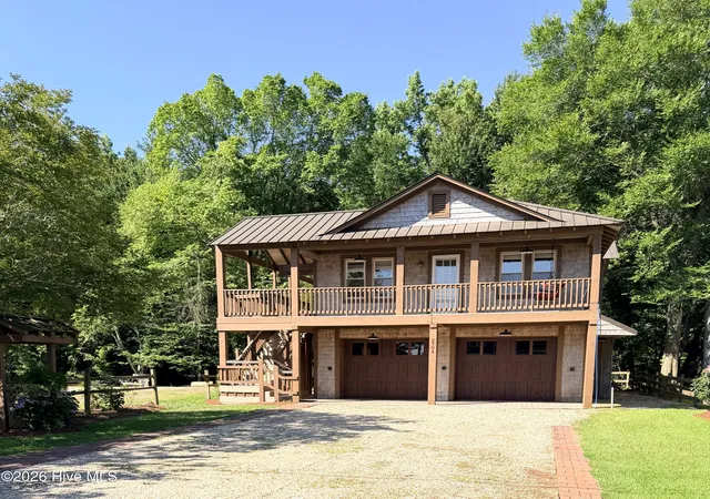 Homes for sale in Lake Waccamaw, NC | 2704 Waccamaw Shores Rd, Lake Waccamaw, NC 28450 | MLS# 100580747