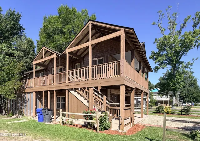 Homes for sale in Lake Waccamaw, NC | 2704 Waccamaw Shores Rd, Lake Waccamaw, NC 28450 | MLS# 100580747