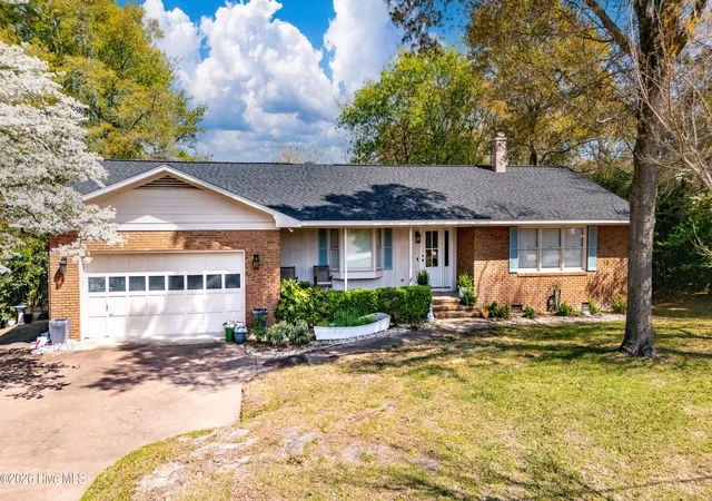 1st image of 215 Harbor Dr, Morehead City, NC 28557 | MLS# 100566456