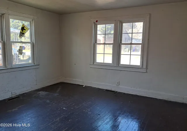 Photo 4 of Single family home for sale at 509 Lincoln St, Kinston, NC 28501 | MLS# 100543203 | Listing updated on 2026-07-13