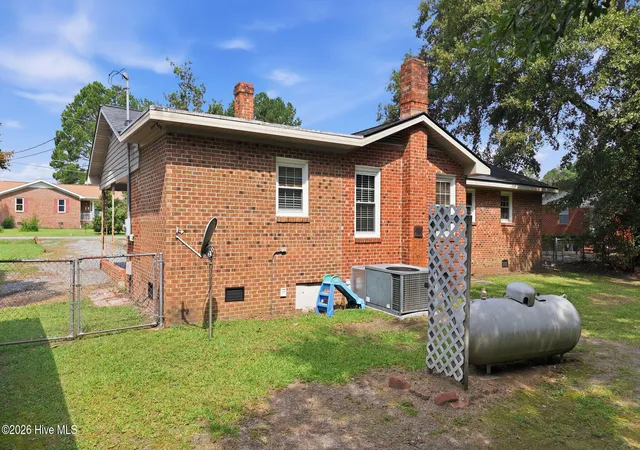 Photo 4 of Single family home for sale at 100 N Parks Dr, Pikeville, NC 27863 | MLS# 100596062 | Listing updated on 2026-09-02