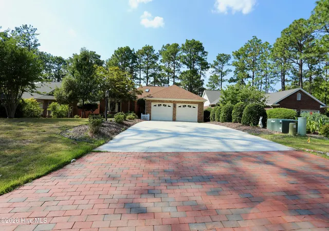 Homes for sale in Southern Pines, NC | 160 Hunter Trl, Southern Pines, NC 28387 | MLS# 100586487