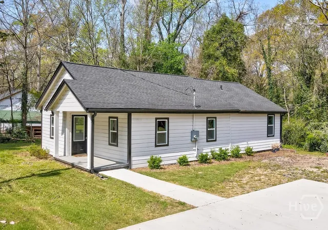 3rd image of 206 Walker Dr, Monroe, GA 30655 | MLS# CL352115