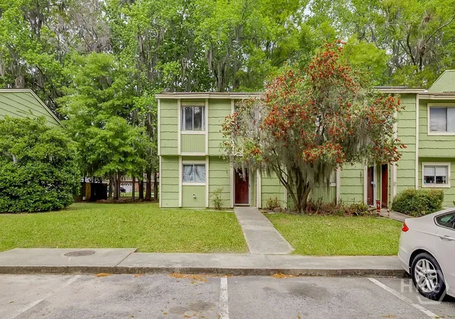 Homes for sale in Savannah, GA | 527 Tibet Ave, Savannah, GA 31406