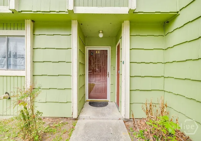 Homes for sale in Savannah, GA | 527 Tibet Ave, Savannah, GA 31406