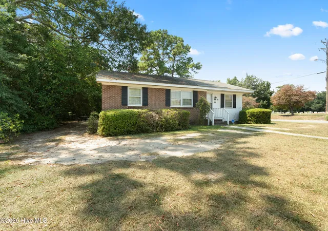 Photo 2 of Single family home for sale at 301 Tuskeegee Dr, Laurinburg, NC 28352 | MLS# 100593985 | Listing updated on 2026-08-05