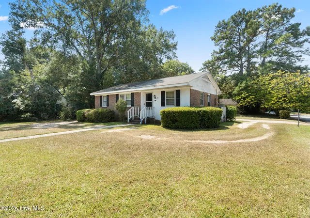 Photo 3 of Single family home for sale at 301 Tuskeegee Dr, Laurinburg, NC 28352 | MLS# 100593985 | Listing updated on 2026-08-05