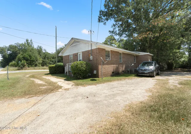 Photo 4 of Single family home for sale at 301 Tuskeegee Dr, Laurinburg, NC 28352 | MLS# 100593985 | Listing updated on 2026-08-05