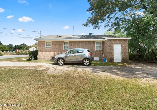Photo 5 of Single family home for sale at 301 Tuskeegee Dr, Laurinburg, NC 28352 | MLS# 100593985 | Listing updated on 2026-08-05
