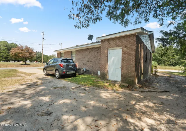 Photo 6 of Single family home for sale at 301 Tuskeegee Dr, Laurinburg, NC 28352 | MLS# 100593985 | Listing updated on 2026-08-05