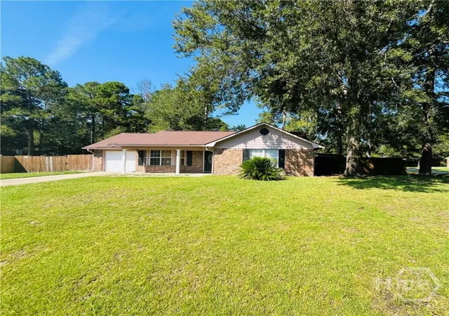 Homes for sale in Hinesville, GA | 705 Dover Ln, Hinesville, GA 31313 | MLS# SA358445