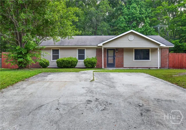 Homes for sale in Hinesville, GA | 720 Thornwood Wy, Hinesville, GA 31313 | MLS# SA354320