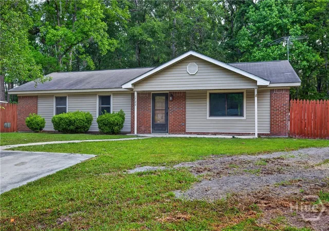Homes for sale in Hinesville, GA | 720 Thornwood Wy, Hinesville, GA 31313 | MLS# SA354320