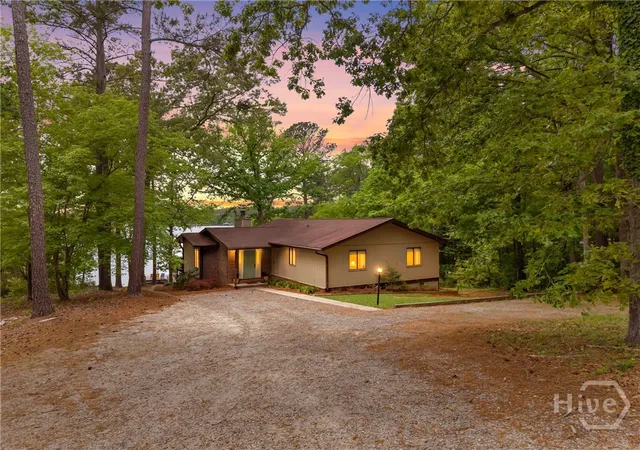 Homes for sale in Milledgeville, GA | 101 Stephanie Lane Ne, Milledgeville, GA 31061 | MLS# SA354176