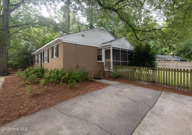 Homes for sale in Greenville, NC | 1719 Beaumont Dr, Greenville, NC 27858 | MLS# 100587826