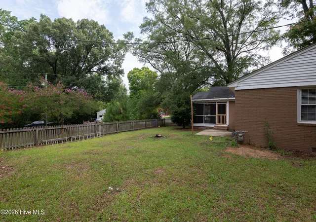 Homes for sale in Greenville, NC | 1719 Beaumont Dr, Greenville, NC 27858 | MLS# 100587826