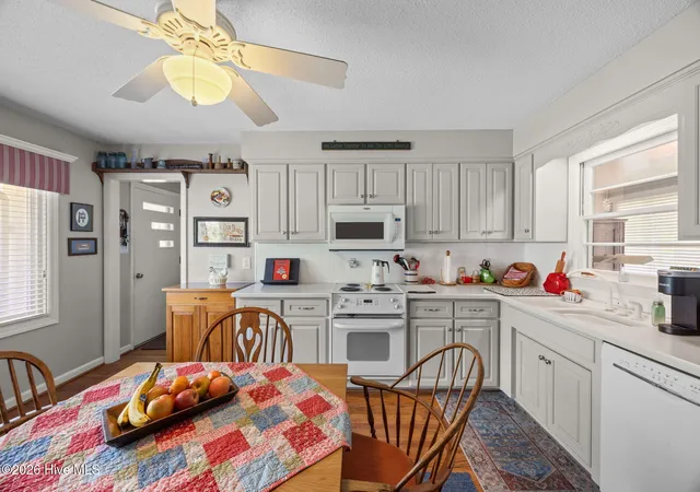Photo 3 of Single family home for sale at 3020 Red Fox Rd, Trent Woods, NC 28562 | MLS# 100565904 | Listing updated on 2026-07-13