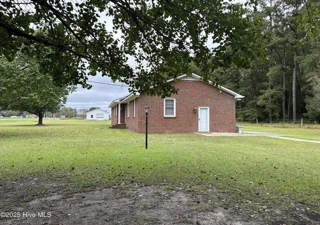 Photo 2 of Single family home for sale at 707 Gliden Rd, Belvidere, NC 27919 | MLS# 100533424 | Listing updated on 2026-03-02