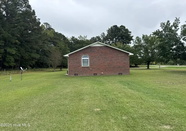 Photo 3 of Single family home for sale at 707 Gliden Rd, Belvidere, NC 27919 | MLS# 100533424 | Listing updated on 2026-03-02