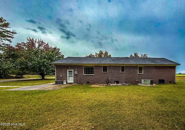 Photo 4 of Single family home for sale at 707 Gliden Rd, Belvidere, NC 27919 | MLS# 100533424 | Listing updated on 2026-03-02