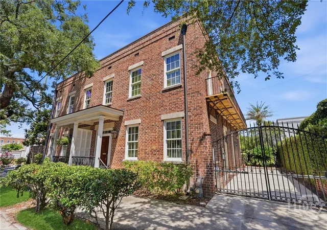 Photo 2 of Townhouse for sale at 464 Montgomery St, Savannah, GA 31401 | MLS# SA360871 | Listing updated on 2026-07-24