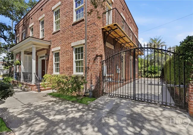 Photo 3 of Townhouse for sale at 464 Montgomery St, Savannah, GA 31401 | MLS# SA360871 | Listing updated on 2026-07-24