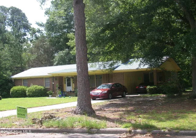 Photo 1 of Single family home for sale at 301 Mcgirts Brg Rd, Laurinburg, NC 28352 | MLS# 100578147 | Listing updated on 2026-07-29