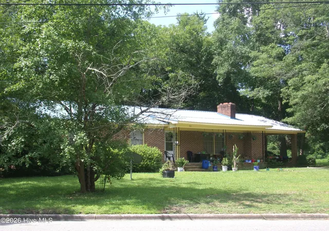 Photo 2 of Single family home for sale at 301 Mcgirts Brg Rd, Laurinburg, NC 28352 | MLS# 100578147 | Listing updated on 2026-07-29