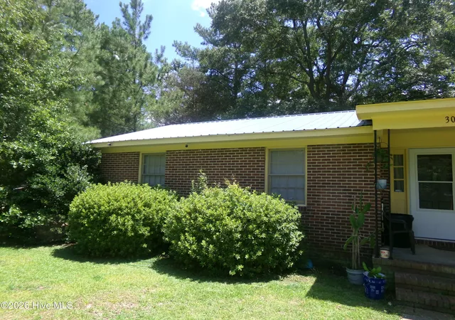 Photo 3 of Single family home for sale at 301 Mcgirts Brg Rd, Laurinburg, NC 28352 | MLS# 100578147 | Listing updated on 2026-07-29