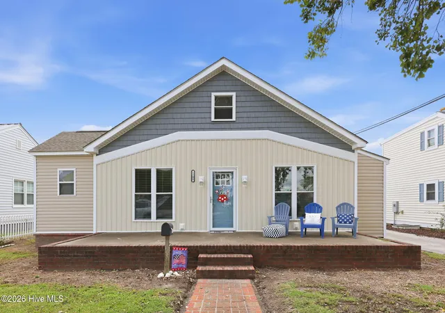 Photo 1 of Single family home for sale at 1509 Shepard St, Morehead City, NC 28557 | MLS# 100599857 | Listing updated on 2026-09-04