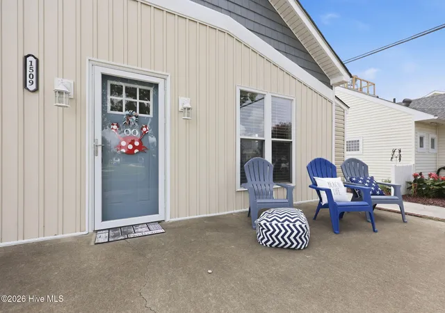 Photo 2 of Single family home for sale at 1509 Shepard St, Morehead City, NC 28557 | MLS# 100599857 | Listing updated on 2026-09-04