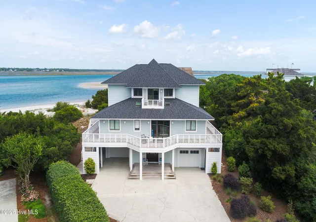 Photo 1 of Single family home for sale at 5 Oyster Catcher Rd, Wilmington, NC 28411 | MLS# 100560154 | Listing updated on 2026-09-08