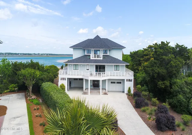 Photo 2 of Single family home for sale at 5 Oyster Catcher Rd, Wilmington, NC 28411 | MLS# 100560154 | Listing updated on 2026-09-08