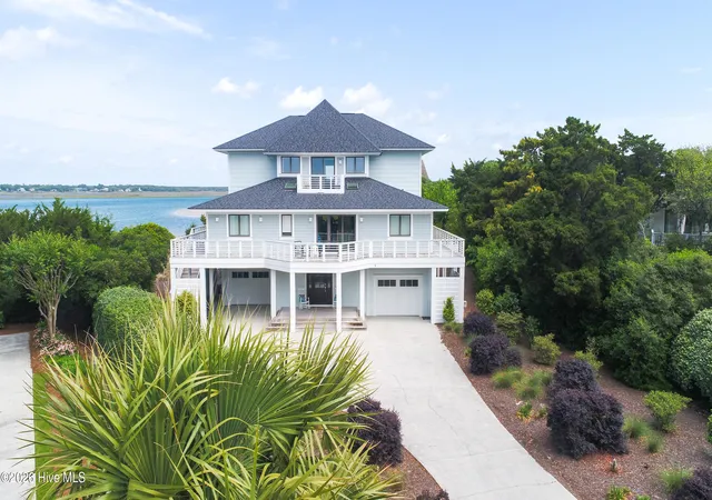 Photo 3 of Single family home for sale at 5 Oyster Catcher Rd, Wilmington, NC 28411 | MLS# 100560154 | Listing updated on 2026-09-08