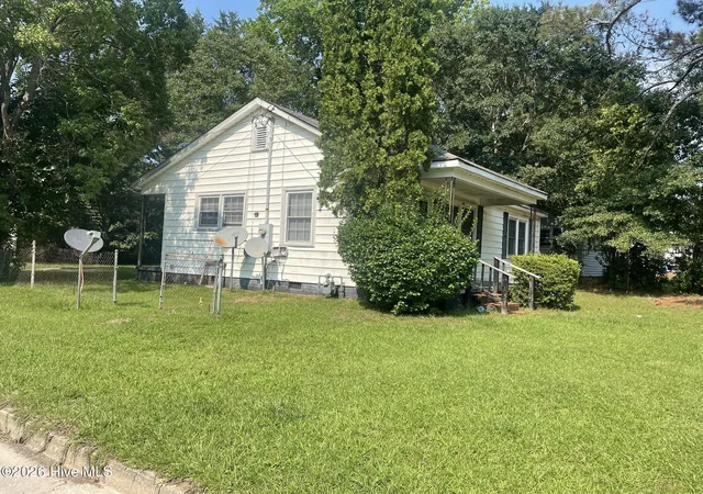 Photo 2 of Single family home for sale at 600 Dixon St, Kinston, NC 28501 | MLS# 100595573 | Listing updated on 2026-08-12