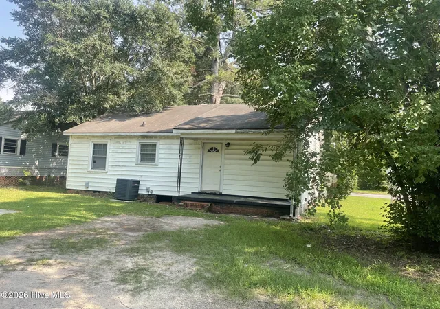 Photo 3 of Single family home for sale at 600 Dixon St, Kinston, NC 28501 | MLS# 100595573 | Listing updated on 2026-08-12