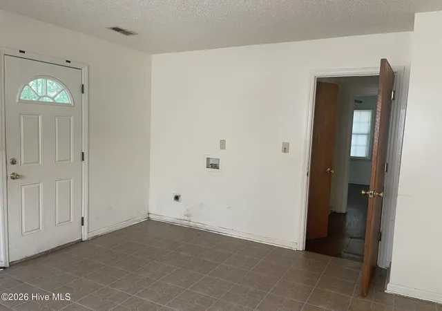 Photo 3 of Single family home for sale at 600 Dixon St, Kinston, NC 28501 | MLS# 100595573 | Listing updated on 2026-08-12