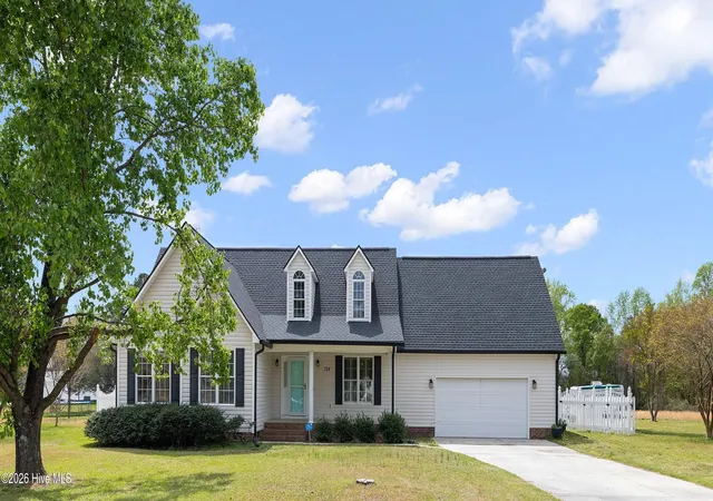 Photo 3 of Single family home for sale at 724 Iris Bryant Rd, Dunn, NC 28334 | MLS# 100587788 | Listing updated on 2026-07-10