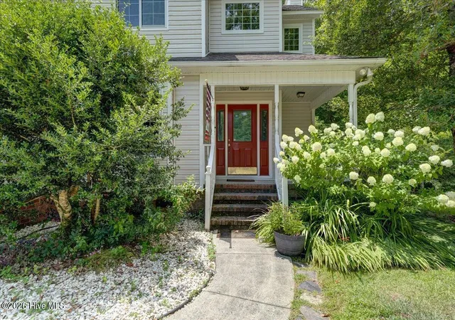 Photo 2 of Single family home for sale at 306 Taliaferro Ln, New Bern, NC 28560 | MLS# 100587713 | Listing updated on 2026-09-14