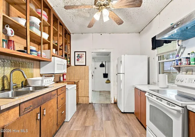 Photo 3 of Single family home for sale at 1006 S 5th Avenue, Wilmington, NC 28401 | MLS# 100594072 | Listing updated on 2026-08-05