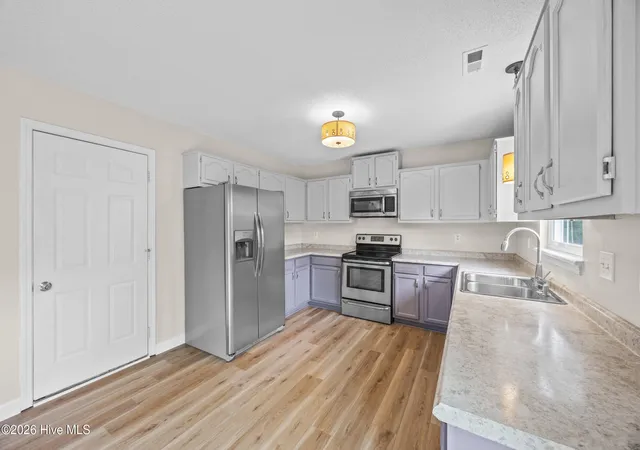Photo 4 of Single family home for sale at 102 Natalie Ln, Hubert, NC 28539 | MLS# 100578957 | Listing updated on 2026-08-25